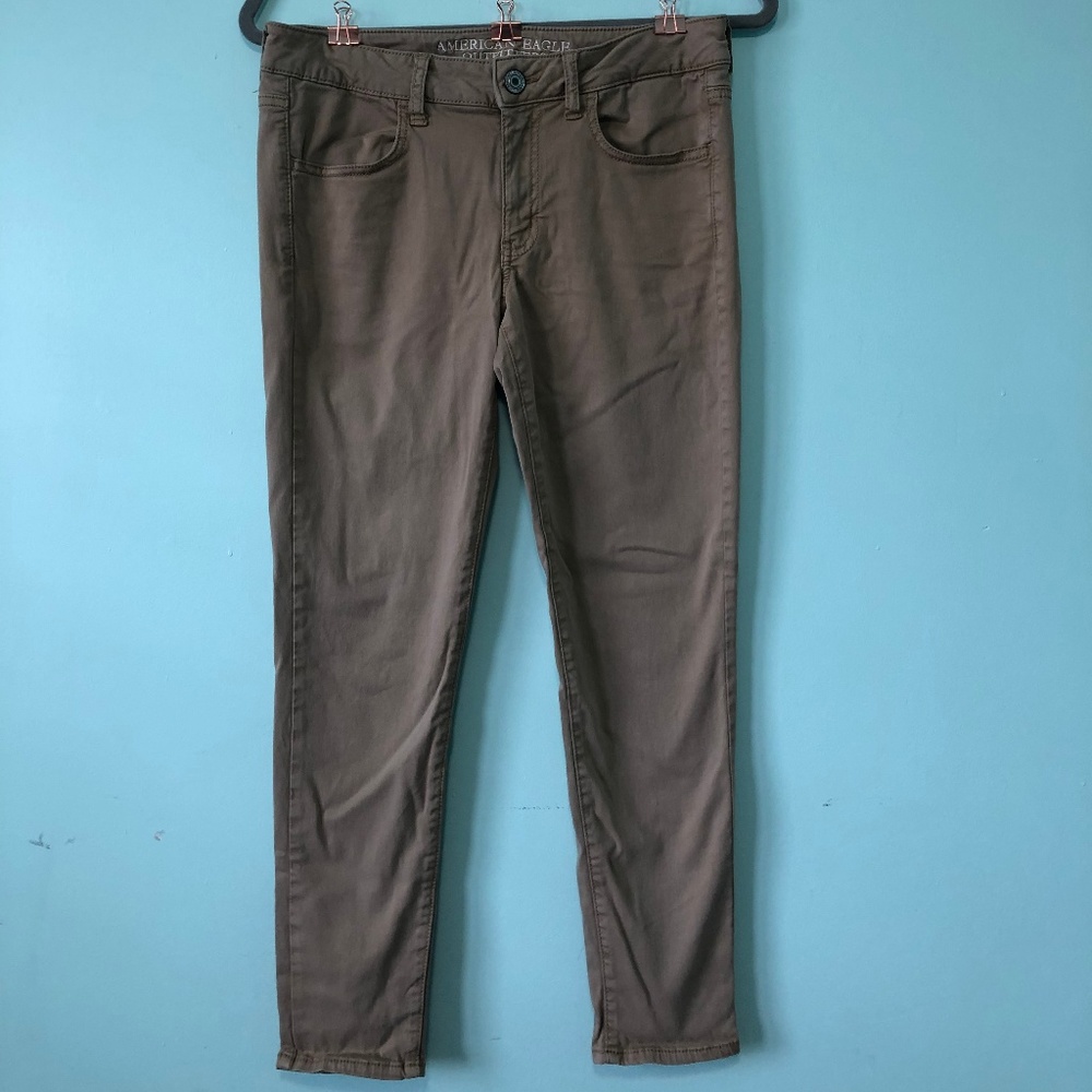American Eagle Khaki Pants 8 Short